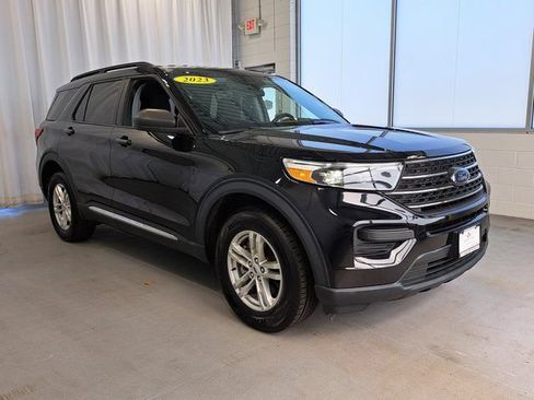 Used 2023 Ford Explorer XLT AWD/4WD image 4