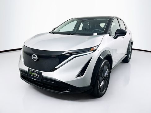 Used 2023 Nissan Ariya AWD image 3