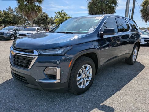 Used 2023 Chevrolet Traverse LS image 7