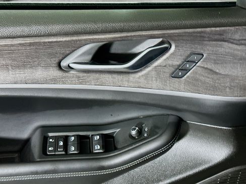 Used 2024 Jeep Grand Cherokee L Limited w/ Luxury Tech Group II image 15