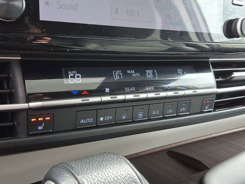Used 2021 Toyota Sienna XLE AWD/4WD image 19