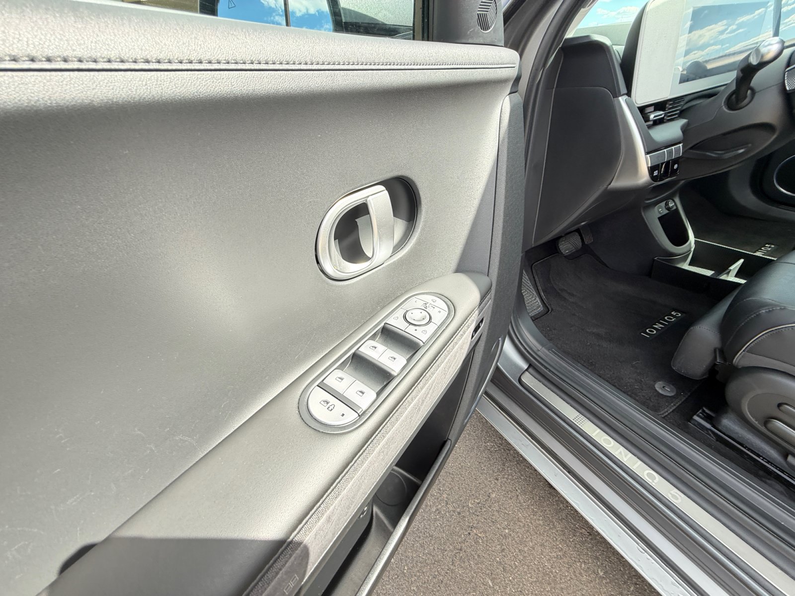 Certified 2024 Hyundai Ioniq 5 Limited AWD/4WD image 13