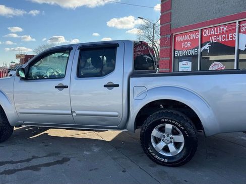 Used 2012 Nissan Frontier SV w/ SV Premium Utility Pkg image 9