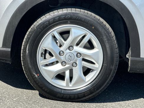 Used 2024 Hyundai Venue SE image 25