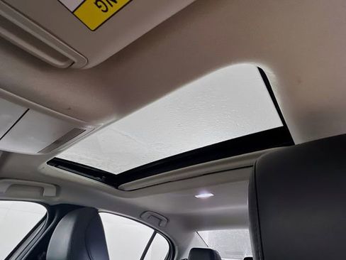 Used 2024 MAZDA MAZDA3 s image 23