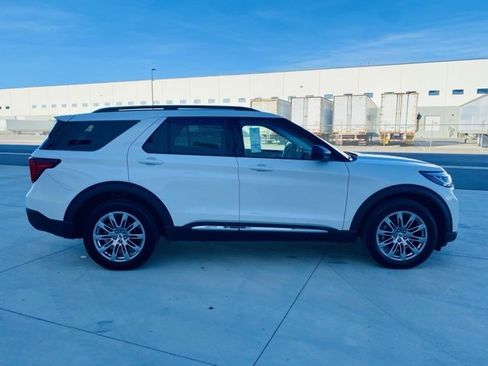 New 2025 Ford Explorer Active w/ Active Comfort Package image 4