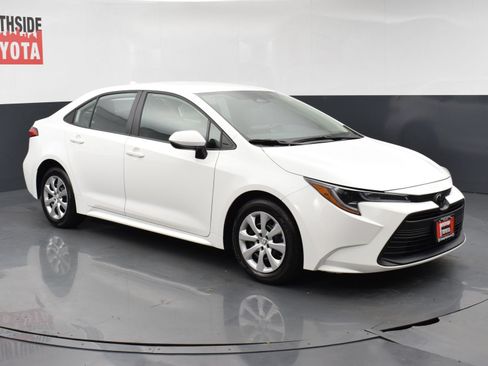 Used 2025 Toyota Corolla LE FWD image 6