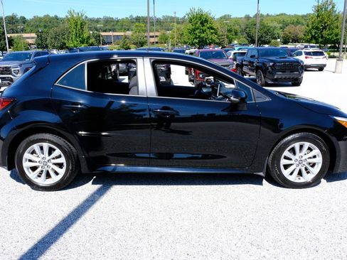 Used 2025 Toyota Corolla SE FWD image 2
