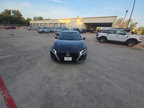 Used 2025 Nissan Altima 2.5 SV FWD image 5