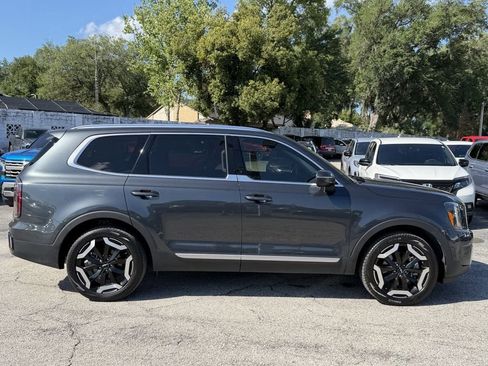 Certified 2024 Kia Telluride EX w/ EX Captain's Chair Package FWD image 4