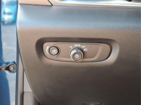 Used 2023 Chevrolet Traverse LT image 14