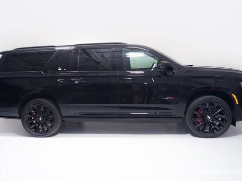 Used 2026 Cadillac Escalade ESV V image 3