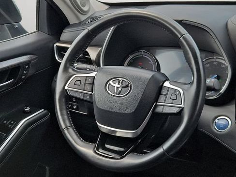 Used 2022 Toyota Highlander Limited FWD image 19
