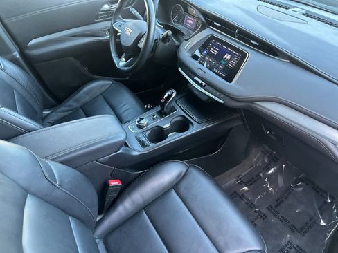Used 2022 Cadillac XT4 Premium Luxury w/ Safety Alert Package FWD image 17
