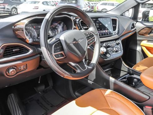 Used 2022 Chrysler Pacifica Pinnacle AWD/4WD image 5