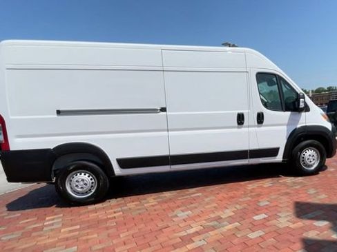 Used 2025 RAM ProMaster 2500 w/ Convenience Group FWD image 2