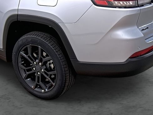 New 2025 Jeep Grand Cherokee L Limited w/ Trailer Tow Package image 9