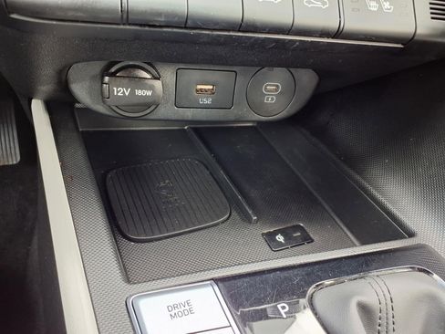 Used 2024 Hyundai Elantra Limited image 21