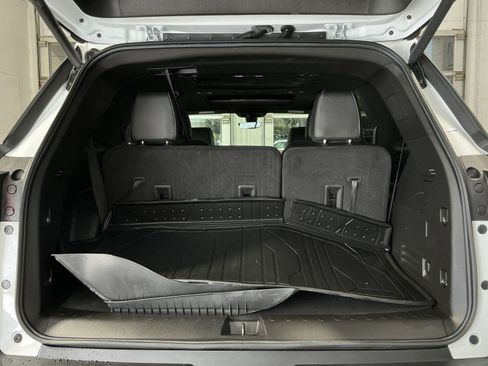 Used 2023 Chevrolet Traverse LT w/ LT Premium Package AWD/4WD image 27