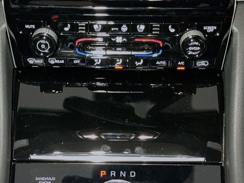 New 2025 Jeep Grand Cherokee L Limited w/ Luxury Tech Group II image 10