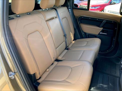 Used 2025 Land Rover Defender 110 X-Dynamic SE image 16