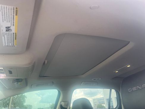 Used 2020 GMC Acadia Denali FWD image 4