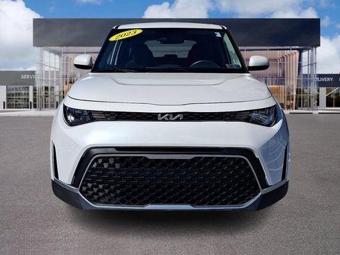 Used 2023 Kia Soul LX w/ LX Technology Package FWD image 2