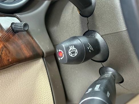 Used 2014 Mercedes-Benz ML 350 4MATIC w/ Premium 1 Package image 18