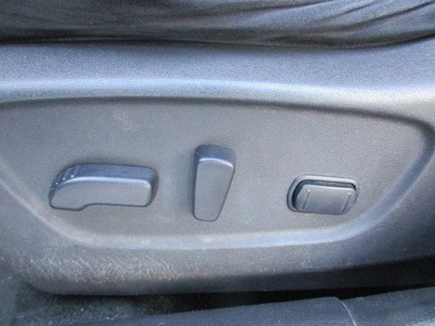 Used 2016 Nissan Rogue SV w/ SV Premium Package image 17