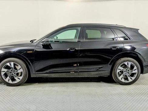 Used 2022 Audi e-tron Premium w/ Convenience Plus Package image 3