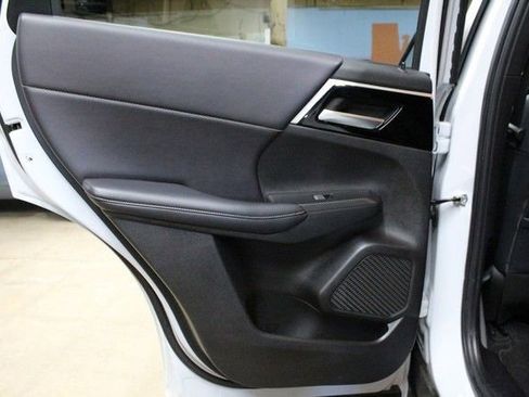 Used 2024 Mitsubishi Outlander SE Black Edition image 13