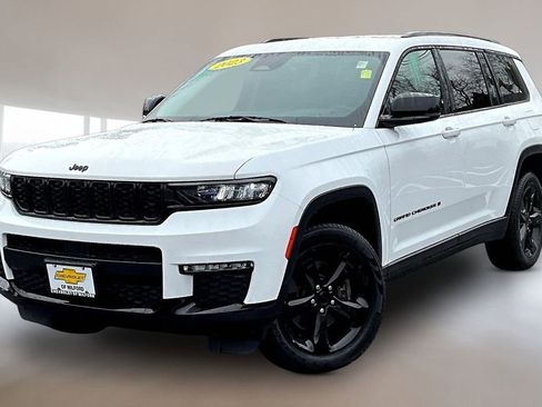 Used 2023 Jeep Grand Cherokee L Limited w/ Black Appearance Package AWD/4WD image 3