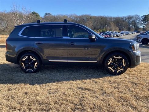Used 2024 Kia Telluride S w/ S Sunroof Package image 2