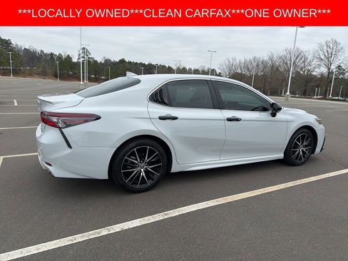 Used 2024 Toyota Camry SE image 13