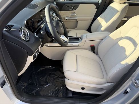 New 2026 Mercedes-Benz GLB 250 250 4MATIC image 9