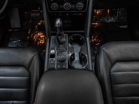 Used 2019 Volkswagen Atlas SEL Premium image 34