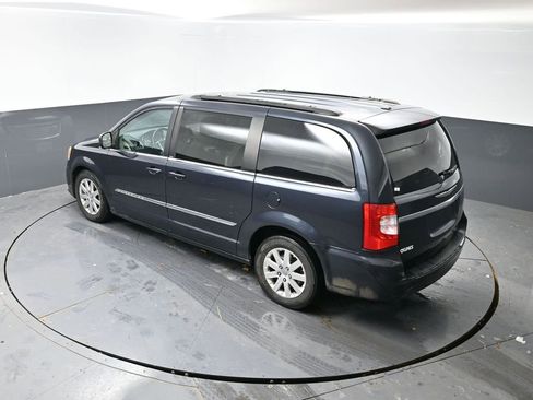 Used 2013 Chrysler Town & Country Touring image 45