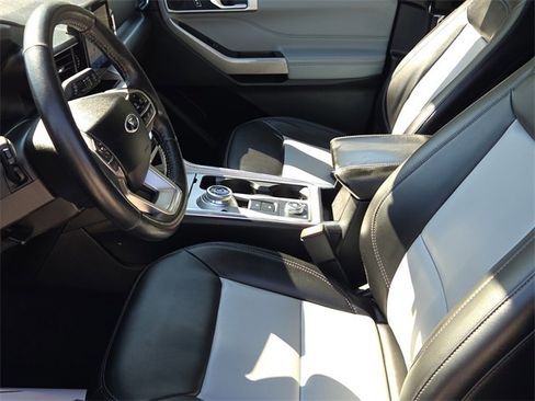 Certified 2022 Ford Explorer XLT w/ Equipment Group 202A image 17