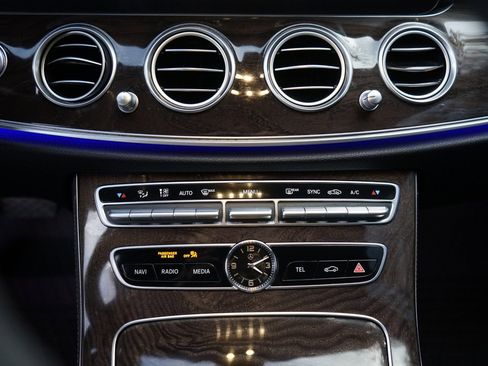 Used 2020 Mercedes-Benz E 450 4MATIC Wagon w/ Premium Package image 25