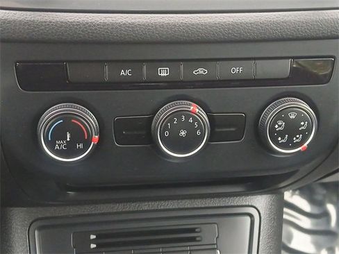 Used 2018 Volkswagen Tiguan Limited w/ Premium Package image 18