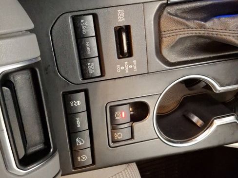 Used 2022 Toyota Highlander LE image 25