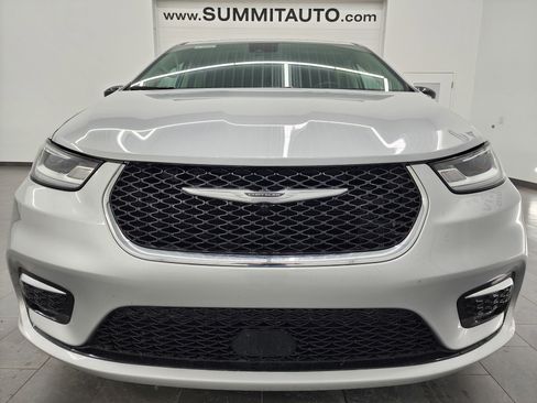 Used 2024 Chrysler Pacifica Touring-L image 23