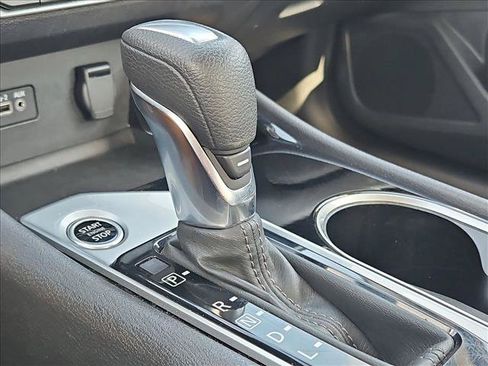 Used 2024 Nissan Altima 2.5 SV FWD image 12