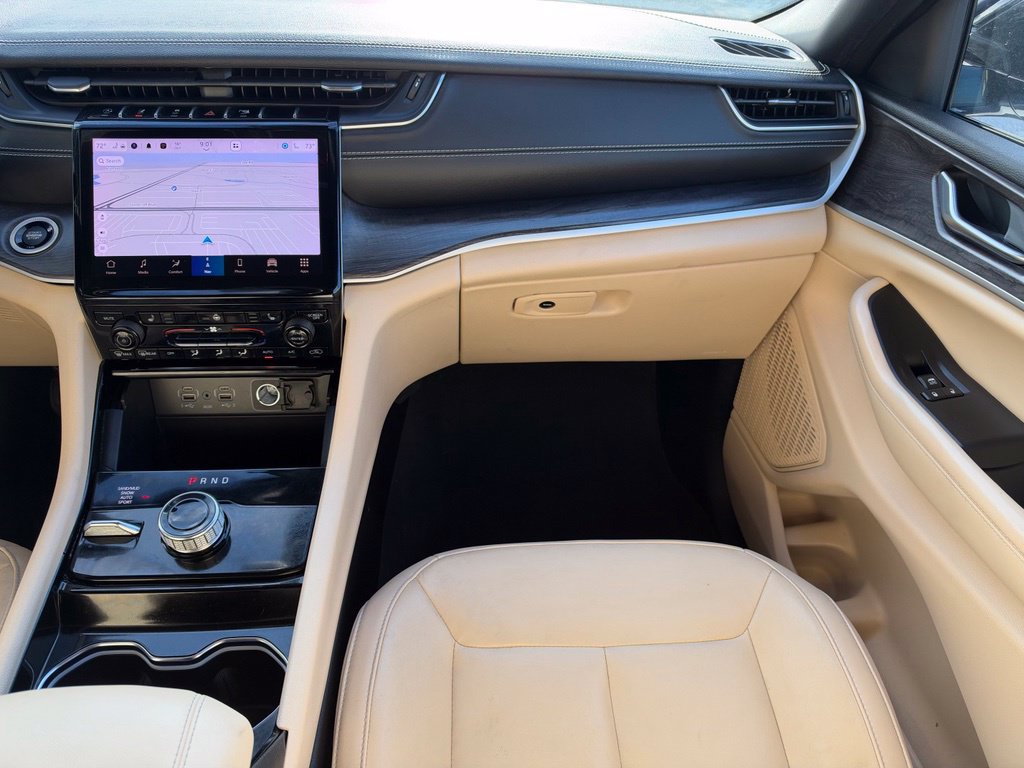 Used 2023 Jeep Grand Cherokee Limited AWD/4WD image 19