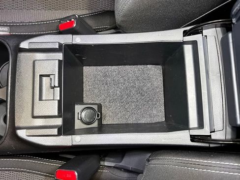 Used 2020 Subaru Outback Premium image 39