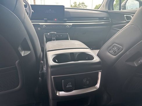 Used 2025 Kia Carnival SX FWD image 18