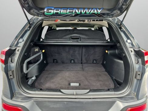 Used 2016 Jeep Cherokee Trailhawk w/ Leather Interior Group AWD/4WD image 7