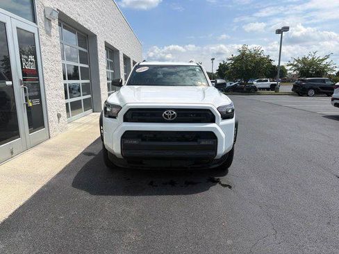Certified 2025 Toyota 4Runner SR5 AWD/4WD image 3