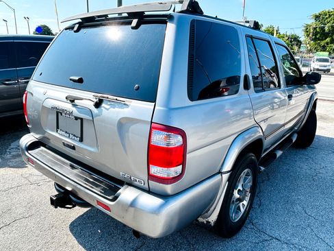 Used 2001 Nissan Pathfinder SE image 5