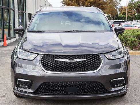 Used 2023 Chrysler Pacifica Touring-L image 12